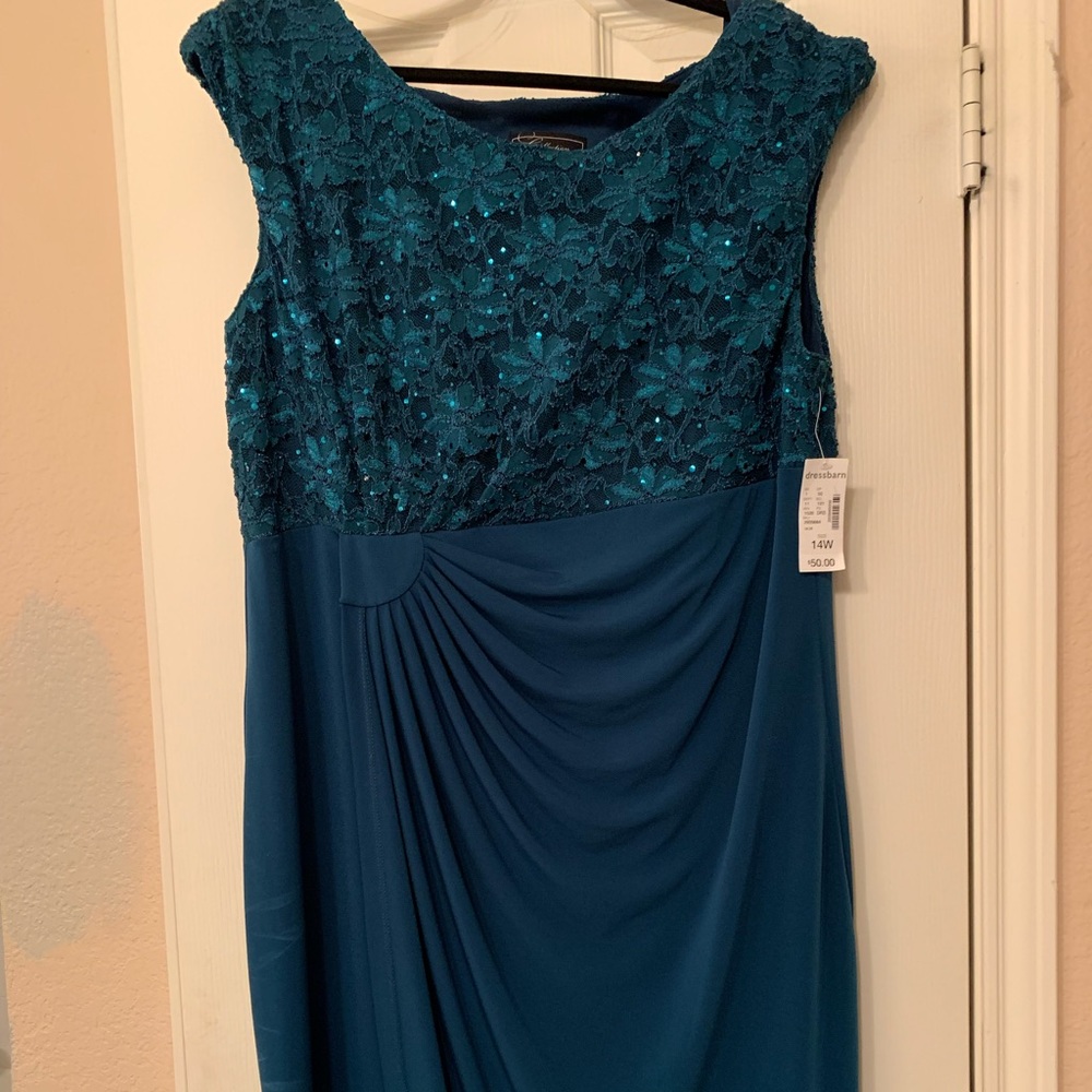 Gorgeous teal dress with tags never worn